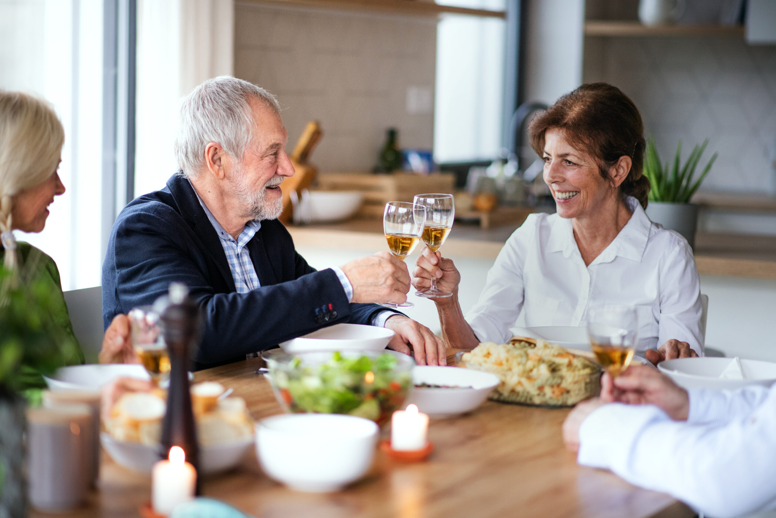 Gathered ‘Round the Table: 6 Benefits of Social Dining in Senior Living Communities