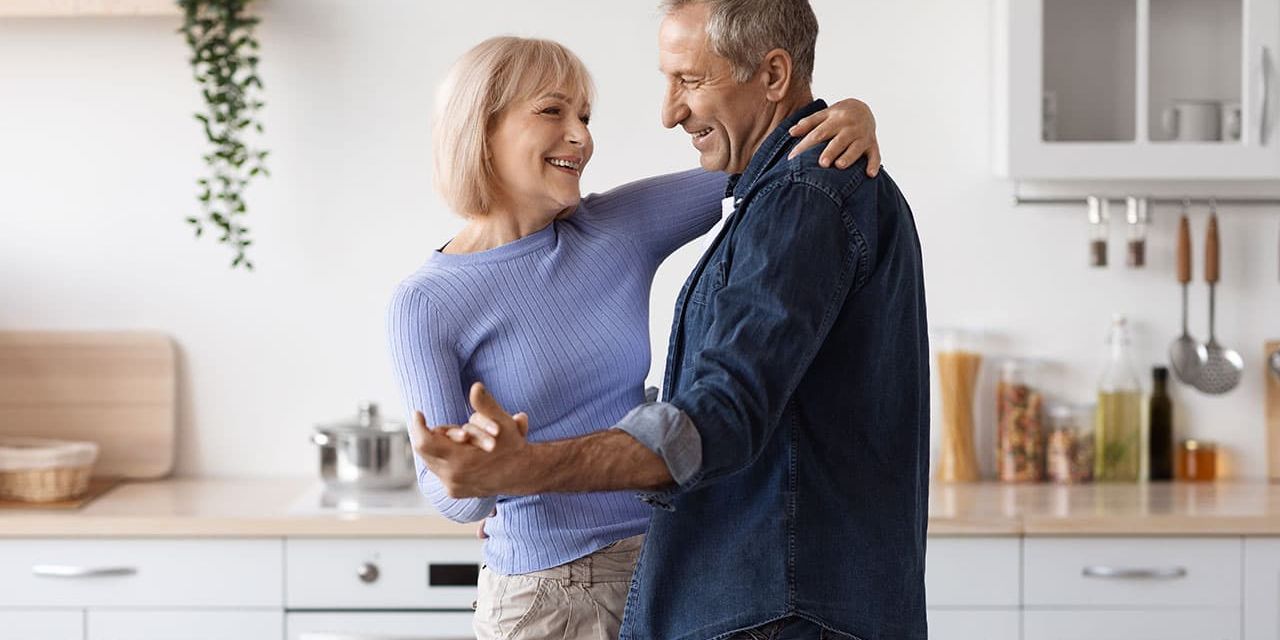 Dancing couple 15e234d0